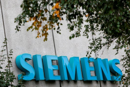 Δίκη Siemens: «Δείχνει» την κυβέρνηση Σημίτη ο Βουρλούμης